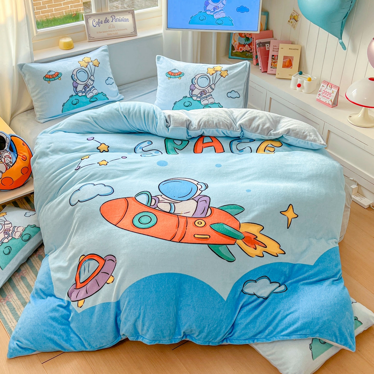 91家纺网 家纺一手货源 找家纺 浩诚 2025新款高克重原创设计宇航员太空人牛奶绒大版卡通四件套 太空探险