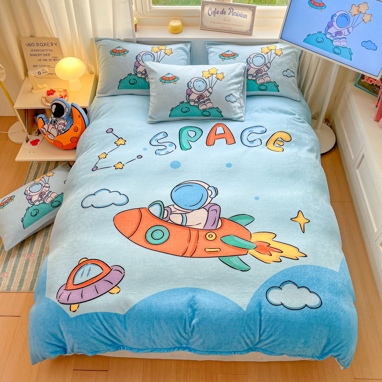 91家纺网 家纺一手货源 找家纺 浩诚 2025新款高克重原创设计宇航员太空人牛奶绒大版卡通四件套 太空探险