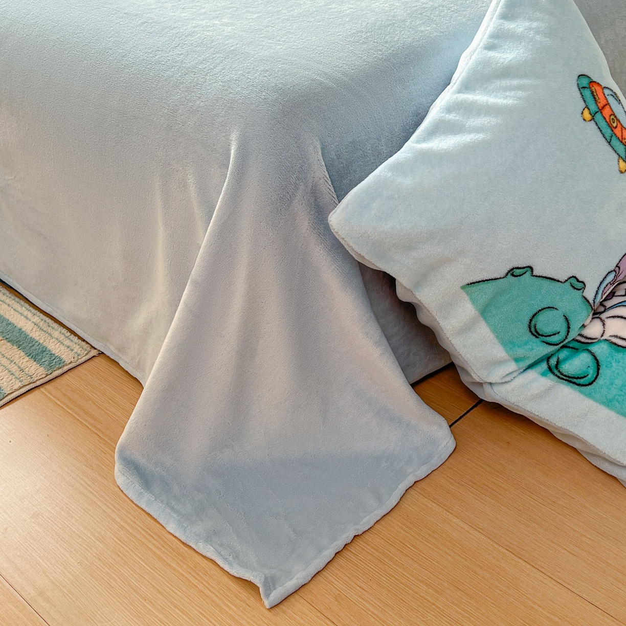 91家纺网 家纺一手货源 找家纺 浩诚 2025新款高克重原创设计宇航员太空人牛奶绒大版卡通四件套 太空探险