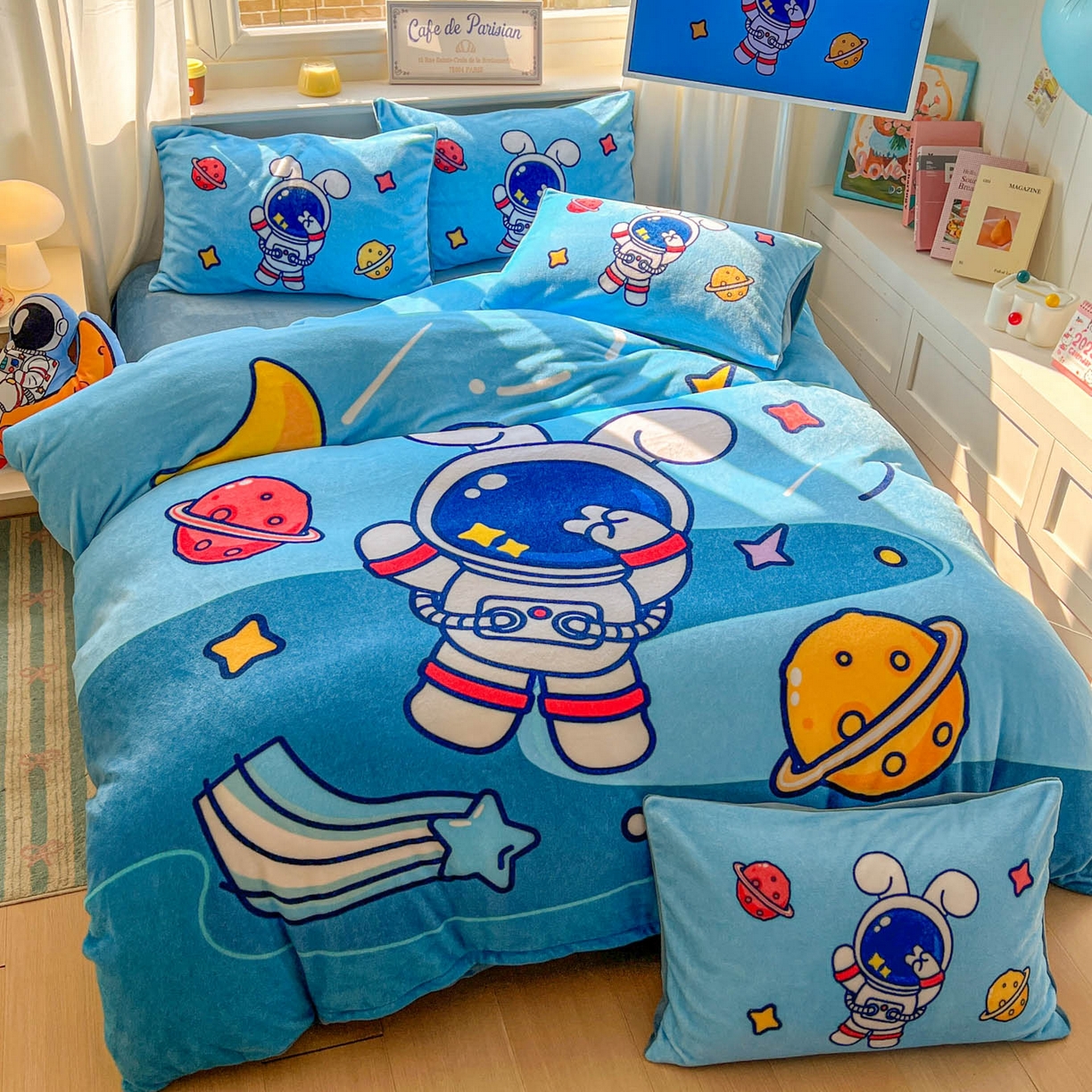 91家纺网 家纺一手货源 找家纺 浩诚 2025新款高克重原创设计宇航员太空人牛奶绒大版卡通四件套 太空兔