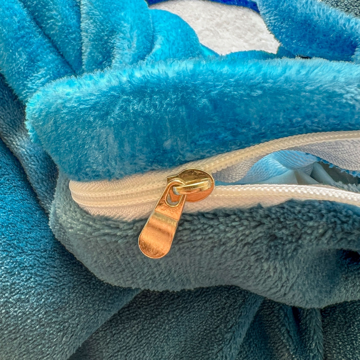 91家纺网 家纺一手货源 找家纺 浩诚 2025新款高克重原创设计宇航员太空人牛奶绒大版卡通四件套 太空兔