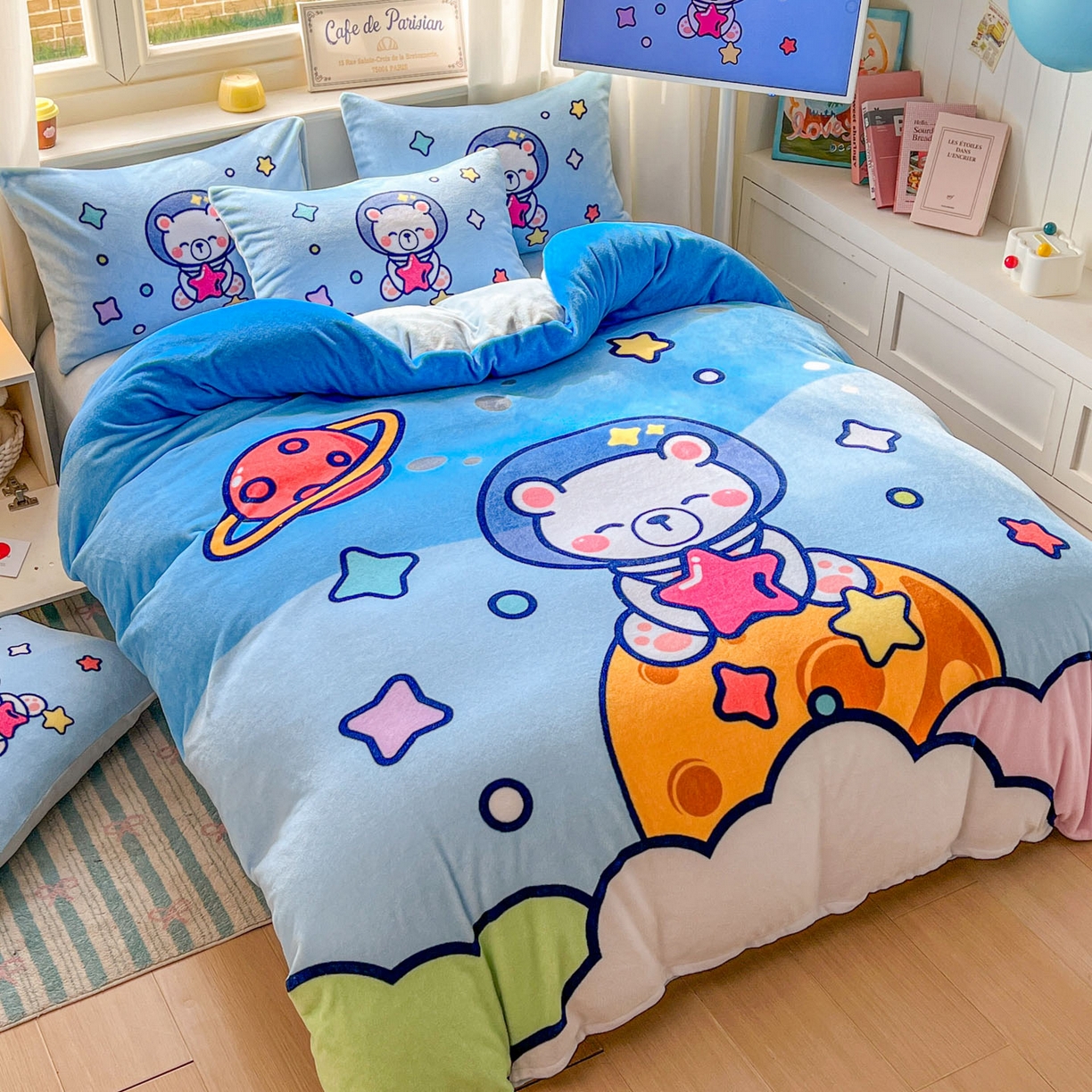 91家纺网 家纺一手货源 找家纺 浩诚 2025新款高克重原创设计宇航员太空人牛奶绒大版卡通四件套 太空熊