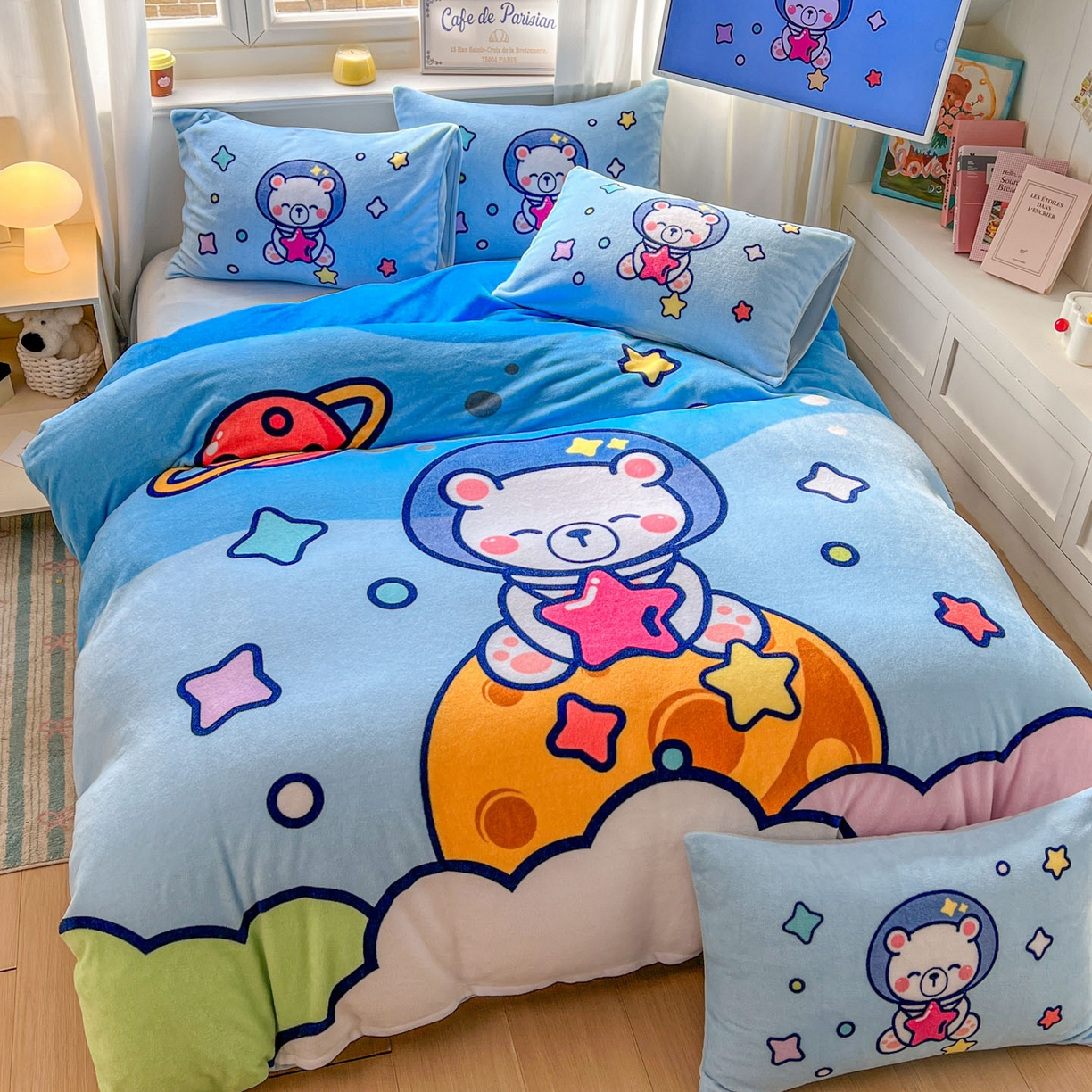 91家纺网 家纺一手货源 找家纺 浩诚 2025新款高克重原创设计宇航员太空人牛奶绒大版卡通四件套 太空熊