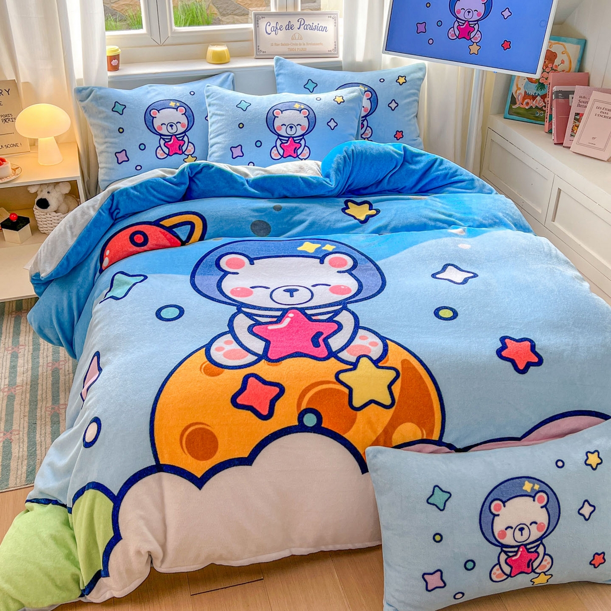 91家纺网 家纺一手货源 找家纺 浩诚 2025新款高克重原创设计宇航员太空人牛奶绒大版卡通四件套 太空熊