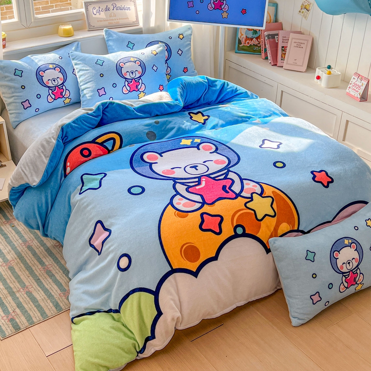 91家纺网 家纺一手货源 找家纺 浩诚 2025新款高克重原创设计宇航员太空人牛奶绒大版卡通四件套 太空熊