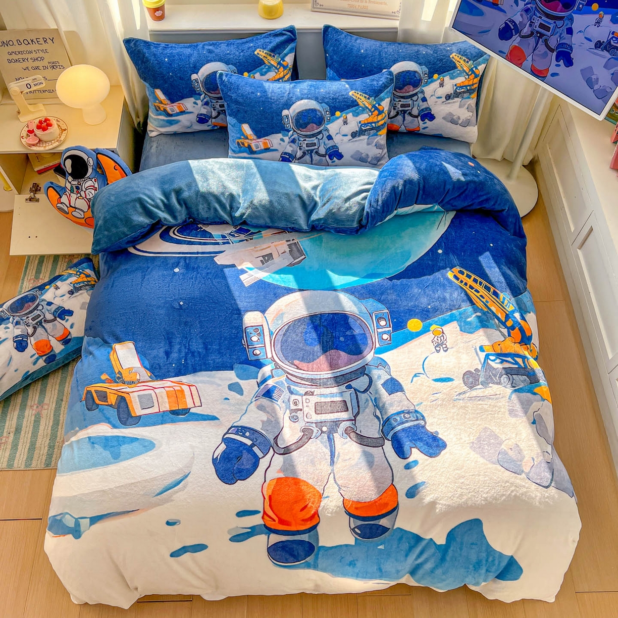 91家纺网 家纺一手货源 找家纺 浩诚 2025新款高克重原创设计宇航员太空人牛奶绒大版卡通四件套 星际工程