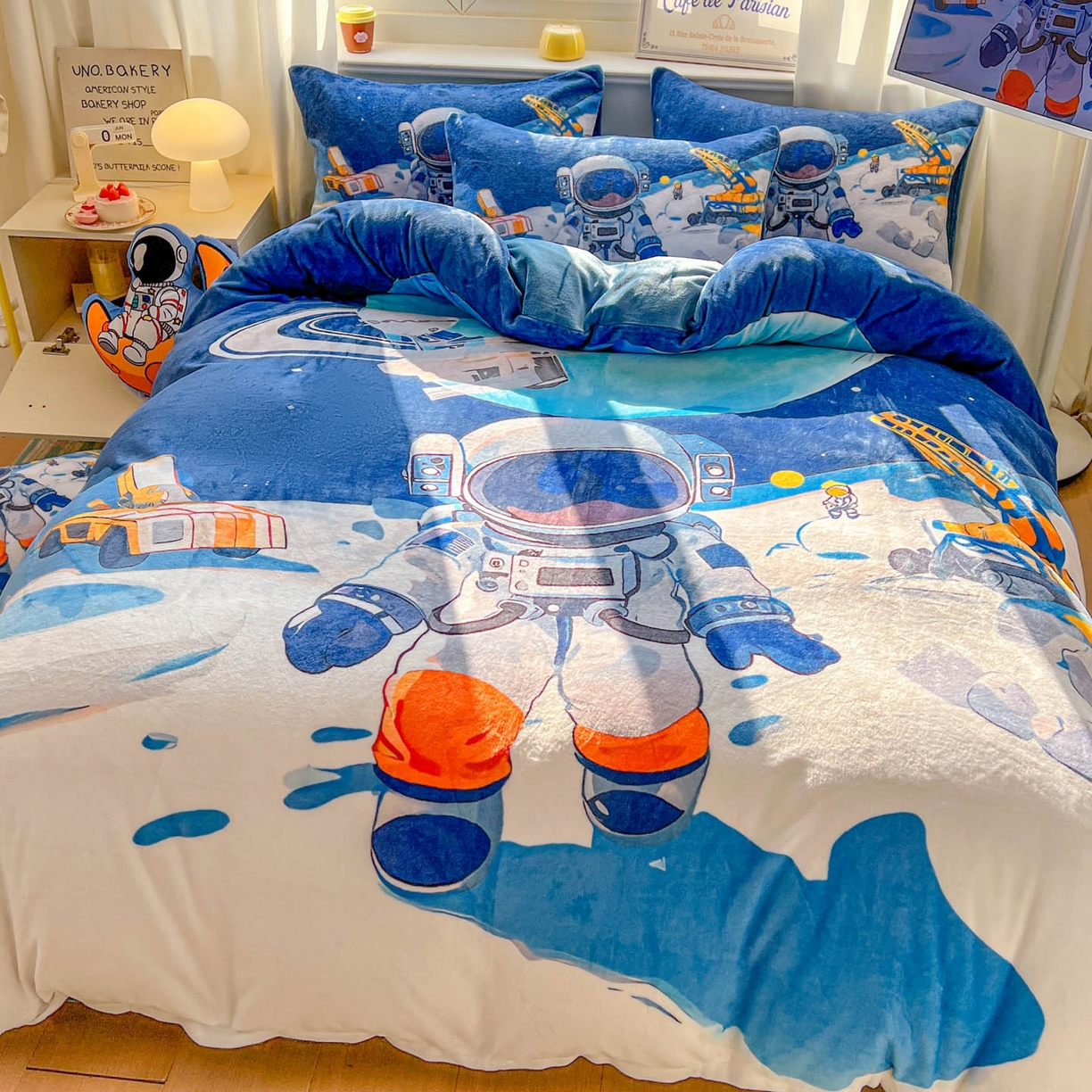 91家纺网 家纺一手货源 找家纺 浩诚 2025新款高克重原创设计宇航员太空人牛奶绒大版卡通四件套 星际工程