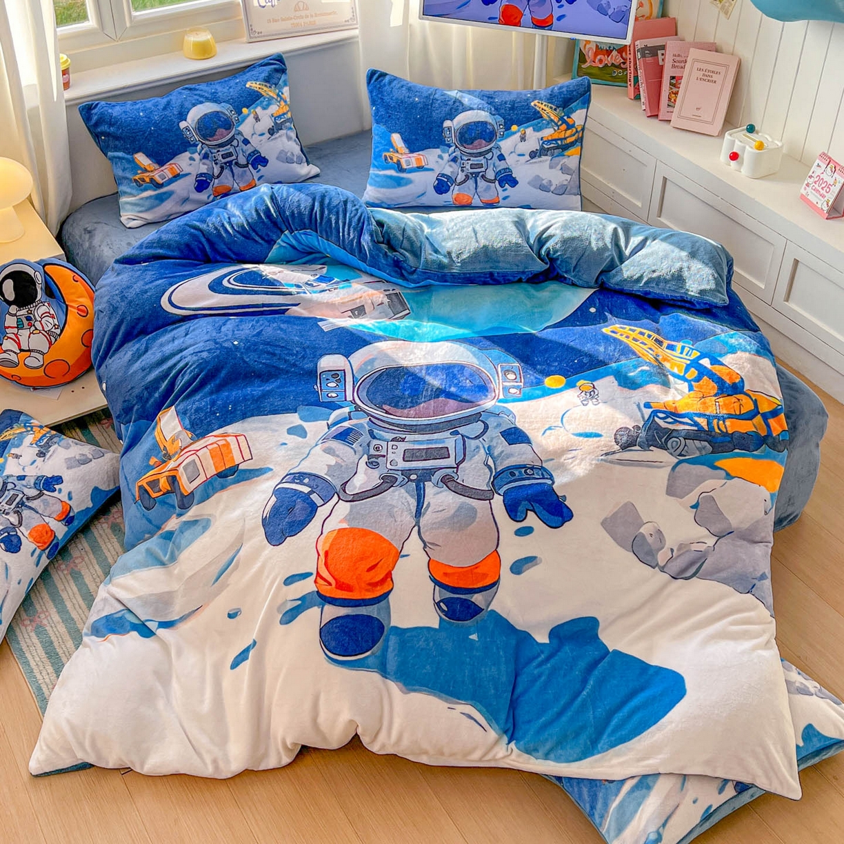 91家纺网 家纺一手货源 找家纺 浩诚 2025新款高克重原创设计宇航员太空人牛奶绒大版卡通四件套 星际工程