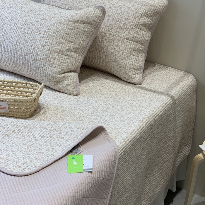 91家纺网 家纺一手货源 找家纺 汇庭 2025秋冬新款·全棉床盖三件套 素颜粉庄园