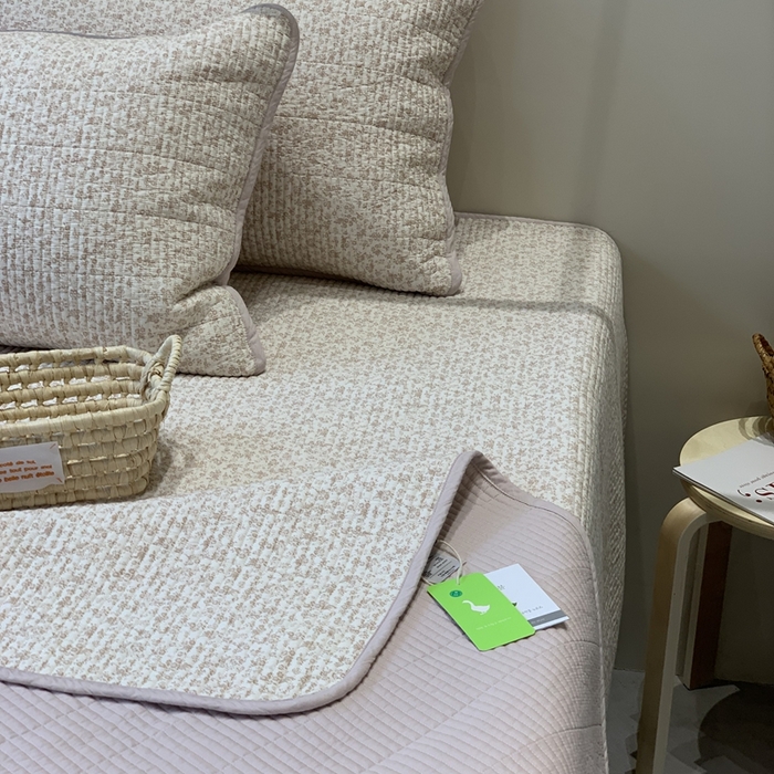 91家纺网 家纺一手货源 找家纺 汇庭 2025秋冬新款·全棉床盖三件套 素颜粉庄园