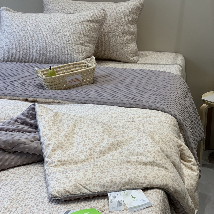 91家纺网 家纺一手货源 找家纺 汇庭 2025秋冬新款·全棉床盖三件套 素颜粉庄园