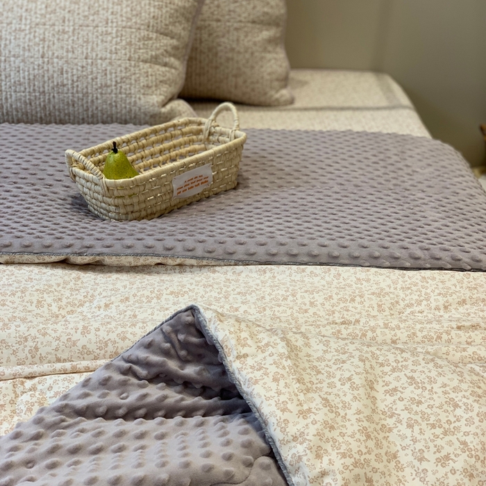 91家纺网 家纺一手货源 找家纺 汇庭 2025秋冬新款·全棉床盖三件套 素颜粉庄园