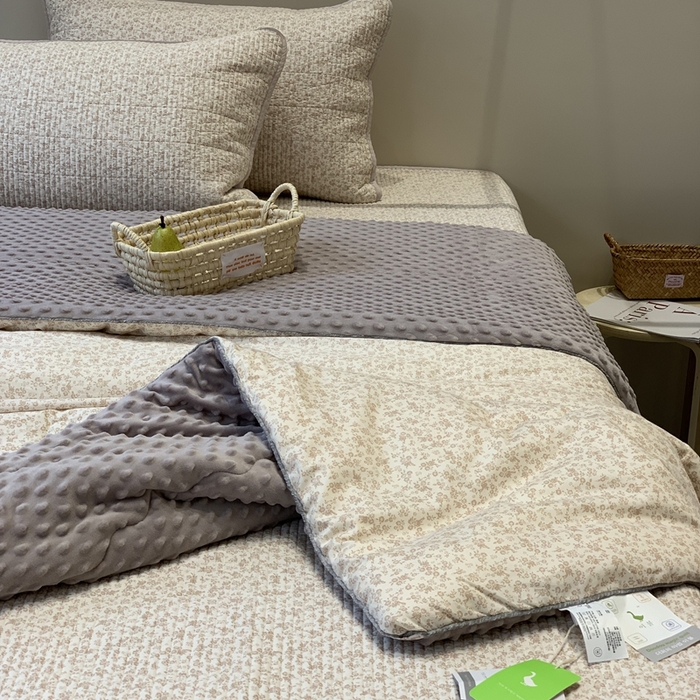 91家纺网 家纺一手货源 找家纺 汇庭 2025秋冬新款·全棉床盖三件套 素颜粉庄园