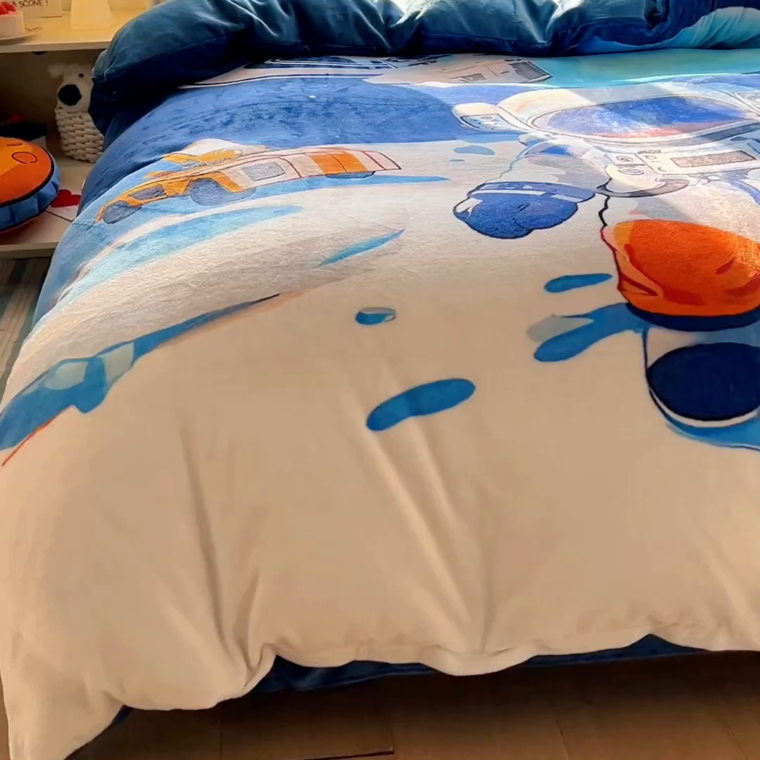 91家纺网 家纺一手货源 找家纺 浩诚 2025新款高克重原创设计宇航员太空人牛奶绒大版卡通四件套 星际工程