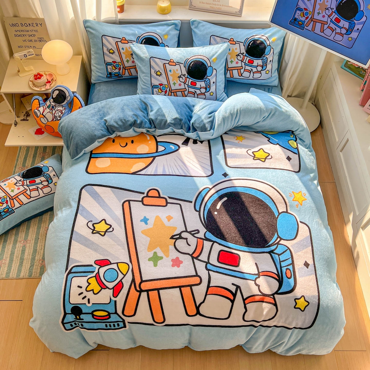 91家纺网 家纺一手货源 找家纺 浩诚 2025新款高克重原创设计宇航员太空人牛奶绒大版卡通四件套 星际画家