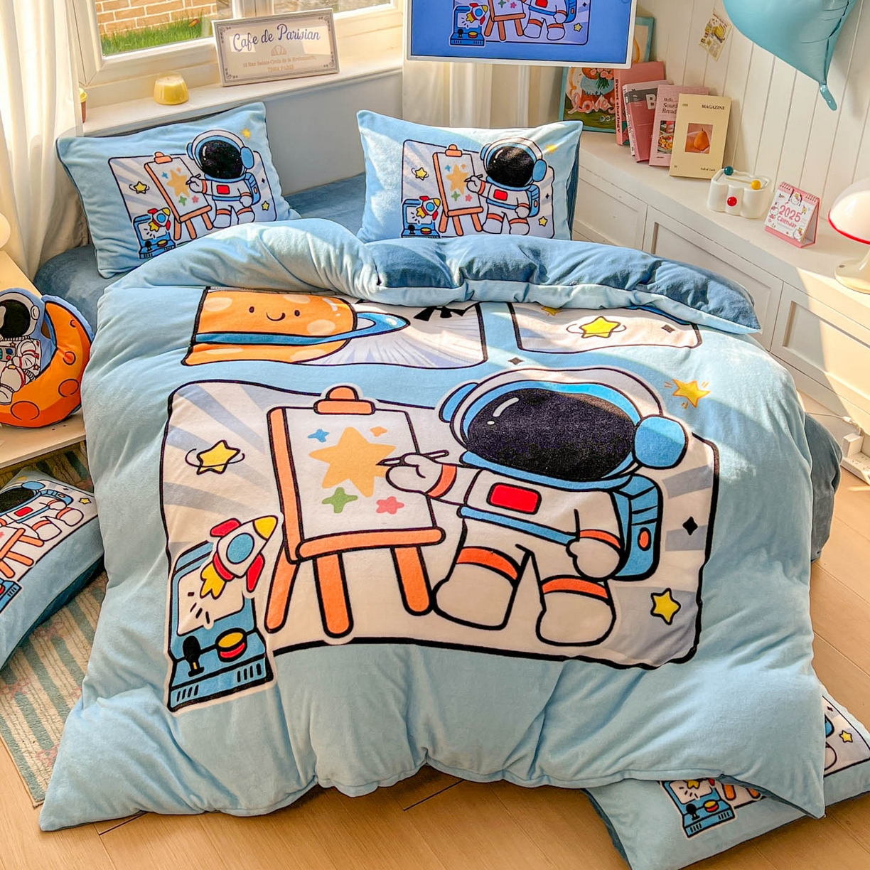 91家纺网 家纺一手货源 找家纺 浩诚 2025新款高克重原创设计宇航员太空人牛奶绒大版卡通四件套 星际画家