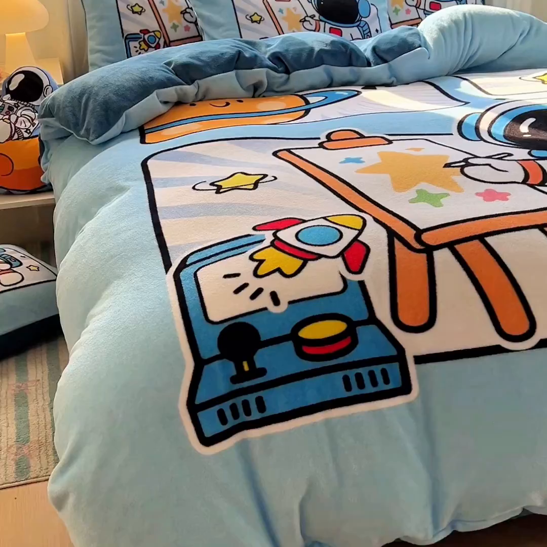 91家纺网 家纺一手货源 找家纺 浩诚 2025新款高克重原创设计宇航员太空人牛奶绒大版卡通四件套 星际画家