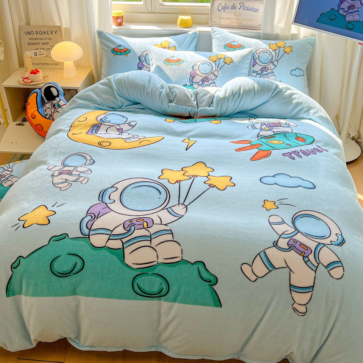 91家纺网 家纺一手货源 找家纺 浩诚 2025新款高克重原创设计宇航员太空人牛奶绒大版卡通四件套 宇航员家族