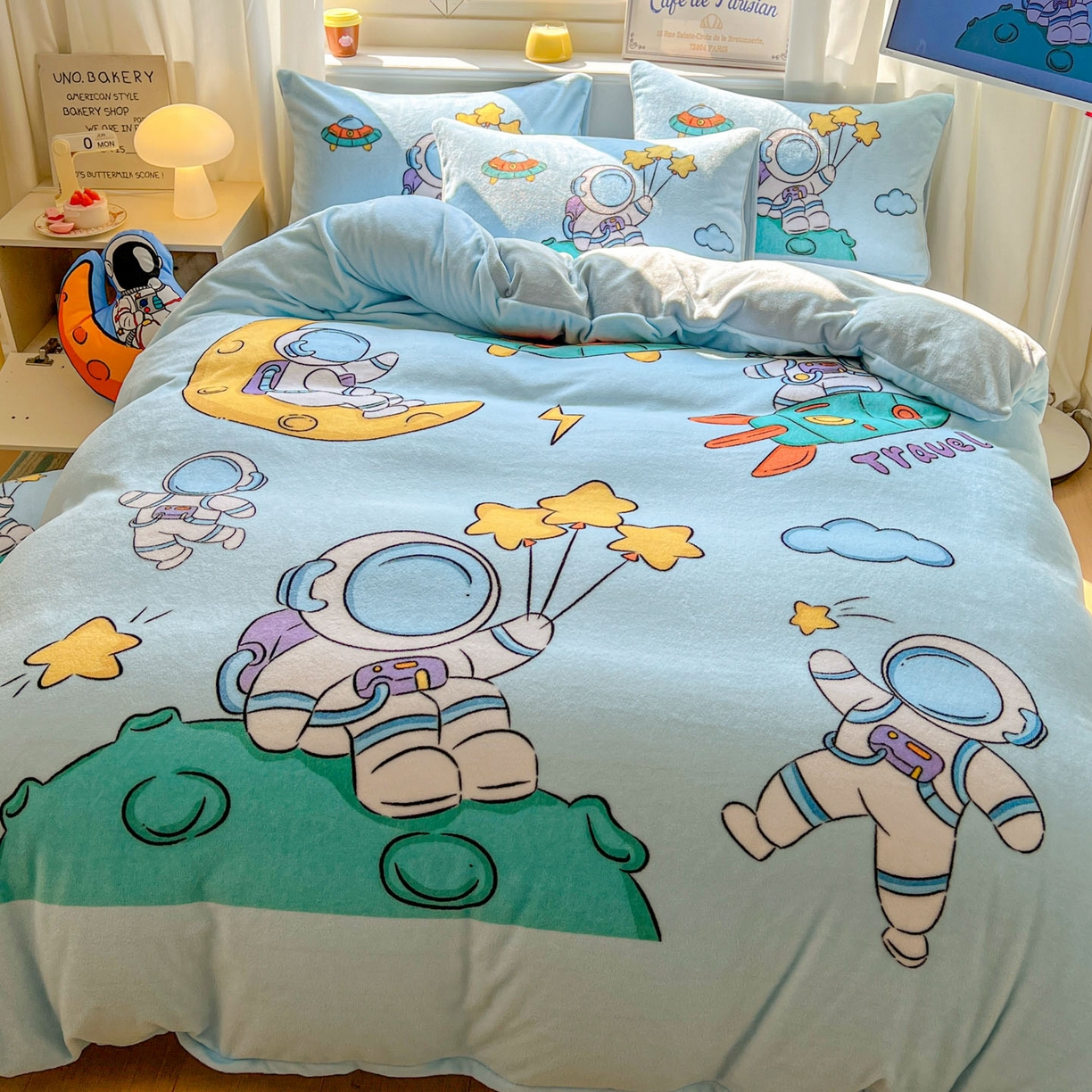 91家纺网 家纺一手货源 找家纺 浩诚 2025新款高克重原创设计宇航员太空人牛奶绒大版卡通四件套 宇航员家族