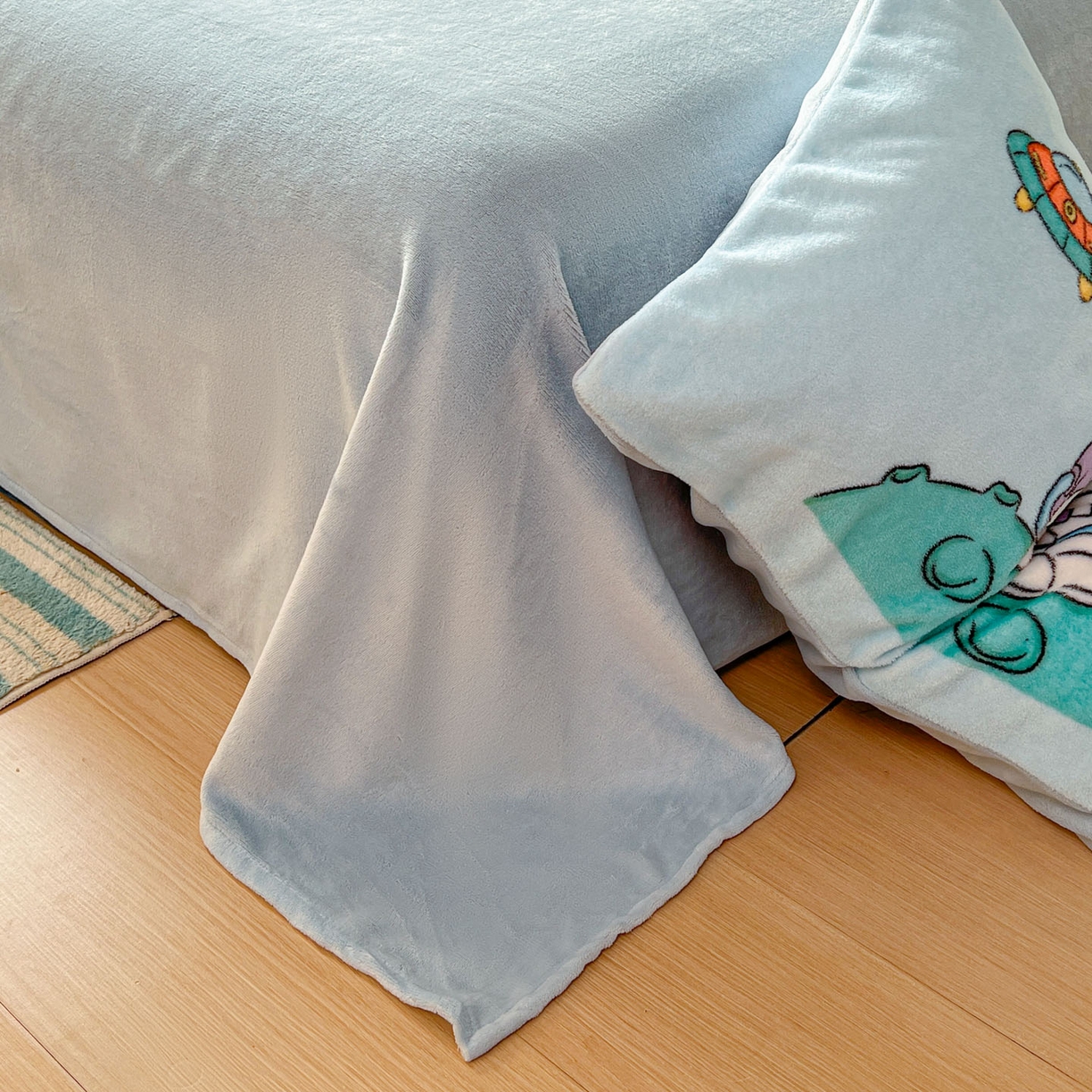 91家纺网 家纺一手货源 找家纺 浩诚 2025新款高克重原创设计宇航员太空人牛奶绒大版卡通四件套 宇航员家族