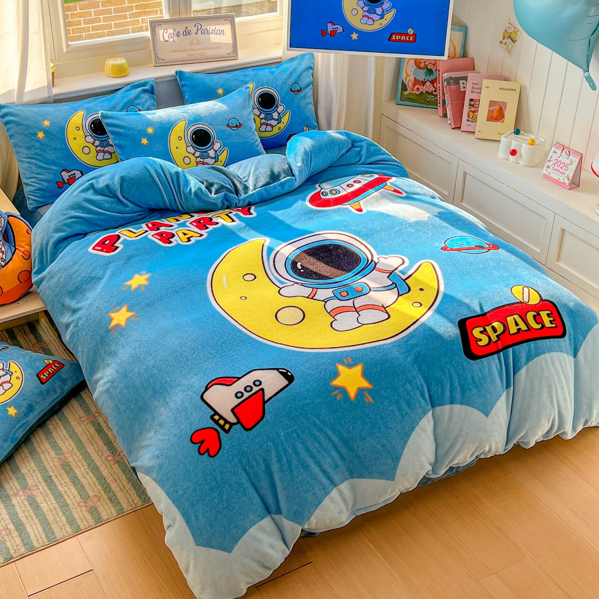 91家纺网 家纺一手货源 找家纺 浩诚 2025新款高克重原创设计宇航员太空人牛奶绒大版卡通四件套 宇宙摇篮