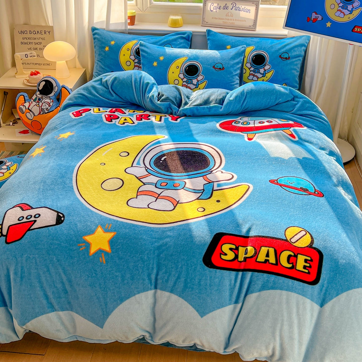 91家纺网 家纺一手货源 找家纺 浩诚 2025新款高克重原创设计宇航员太空人牛奶绒大版卡通四件套 宇宙摇篮