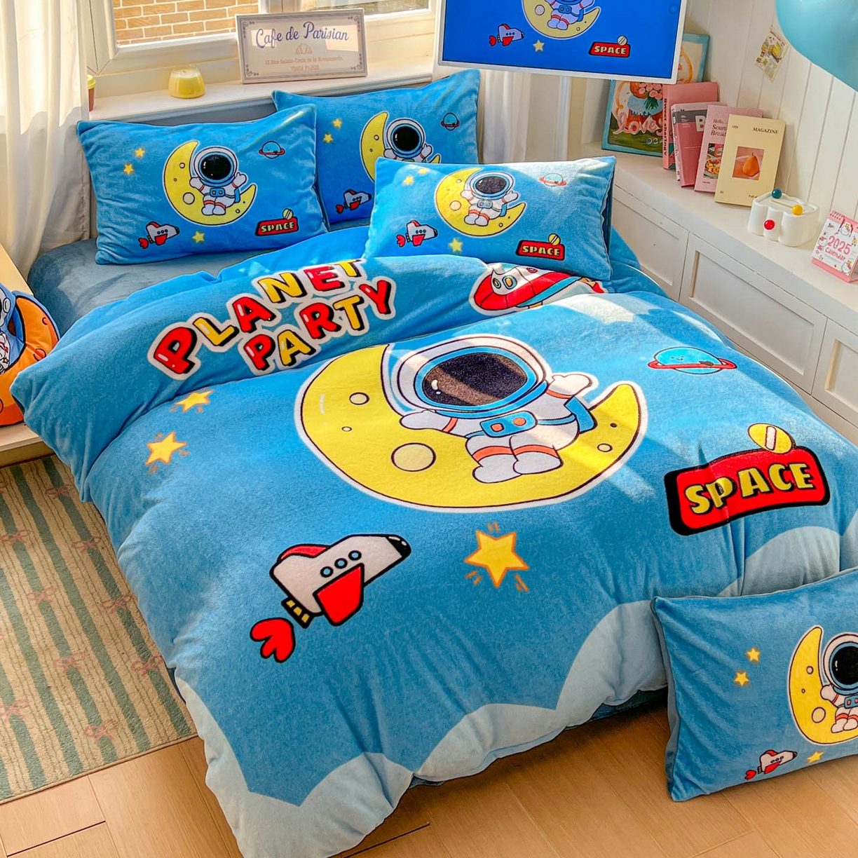 91家纺网 家纺一手货源 找家纺 浩诚 2025新款高克重原创设计宇航员太空人牛奶绒大版卡通四件套 宇宙摇篮