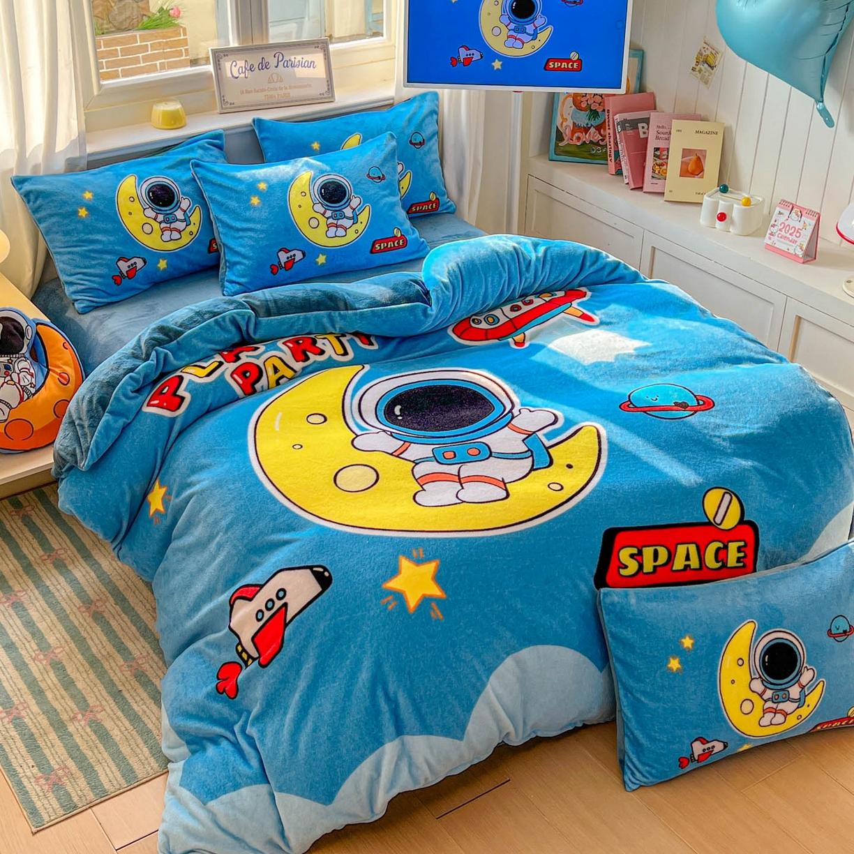 91家纺网 家纺一手货源 找家纺 浩诚 2025新款高克重原创设计宇航员太空人牛奶绒大版卡通四件套 宇宙摇篮