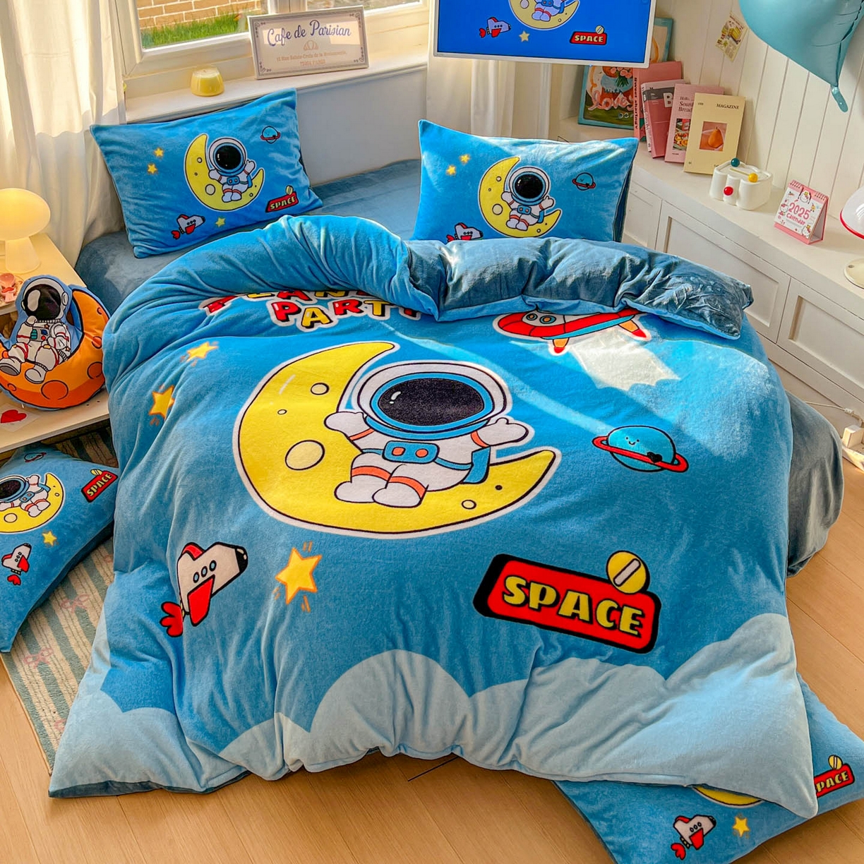 91家纺网 家纺一手货源 找家纺 浩诚 2025新款高克重原创设计宇航员太空人牛奶绒大版卡通四件套 宇宙摇篮