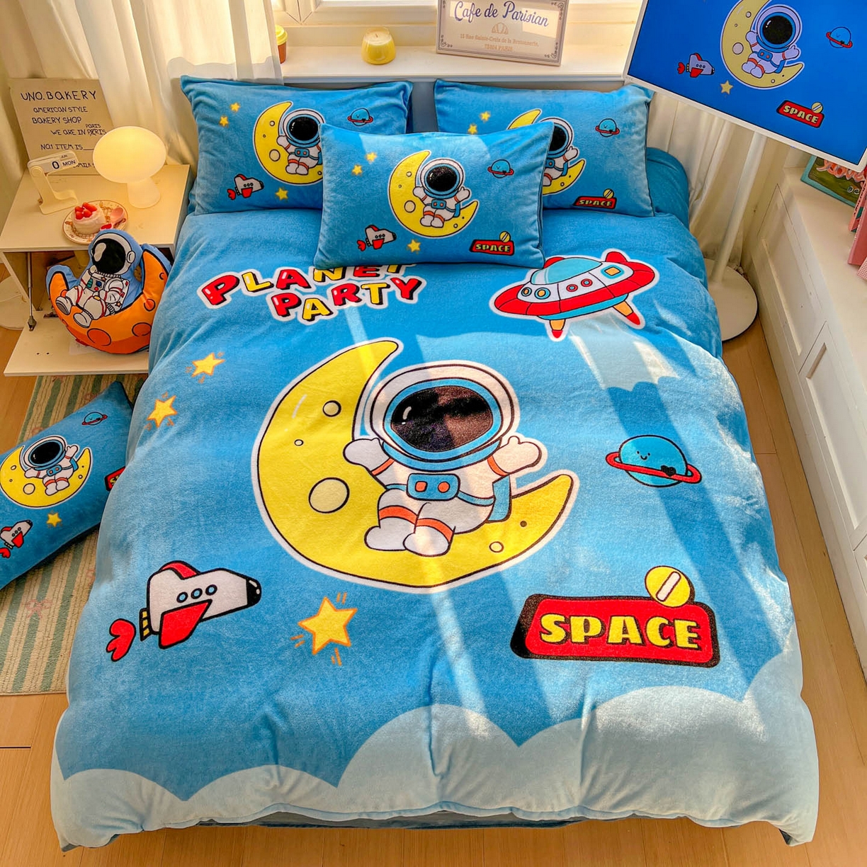 91家纺网 家纺一手货源 找家纺 浩诚 2025新款高克重原创设计宇航员太空人牛奶绒大版卡通四件套 宇宙摇篮