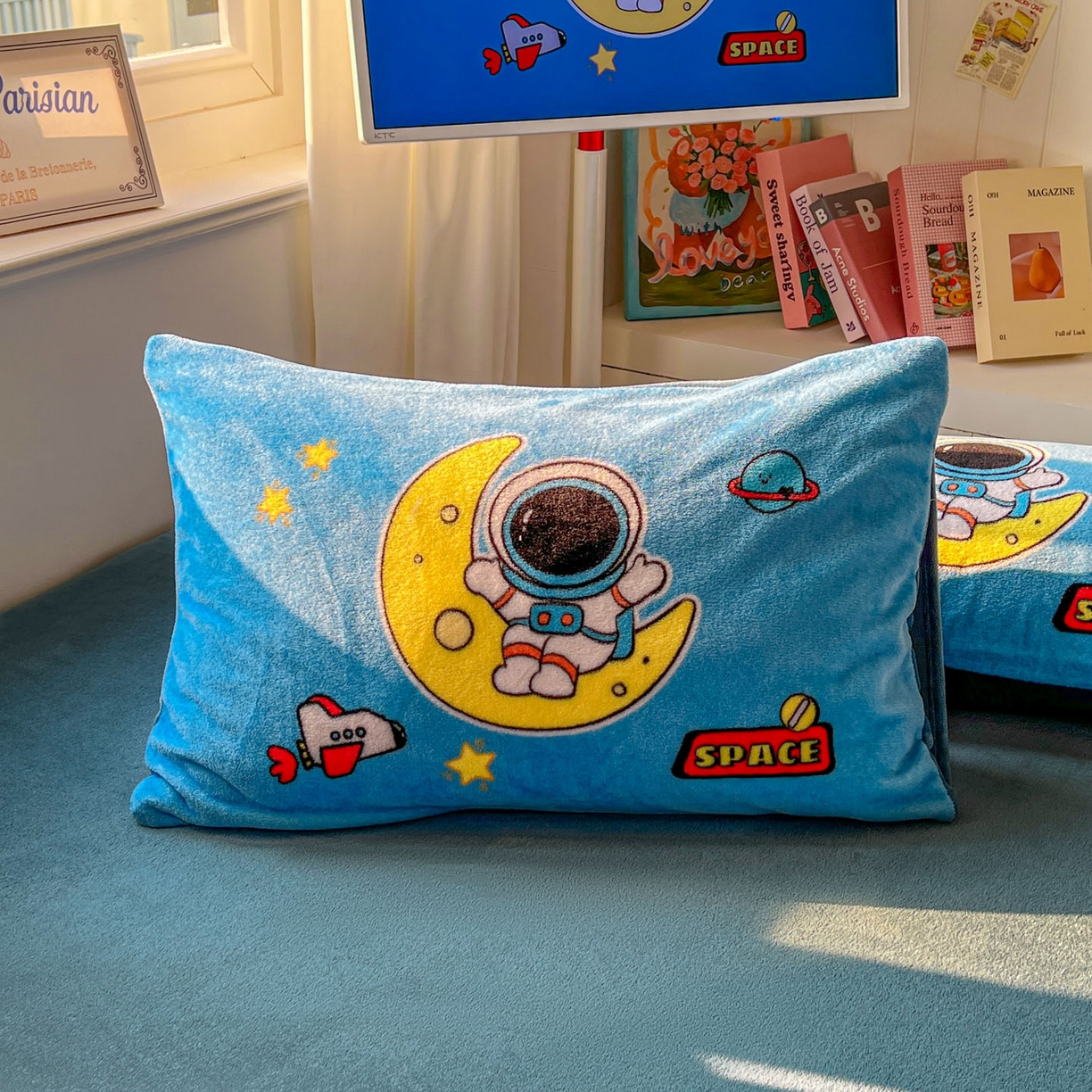 91家纺网 家纺一手货源 找家纺 浩诚 2025新款高克重原创设计宇航员太空人牛奶绒大版卡通四件套 宇宙摇篮