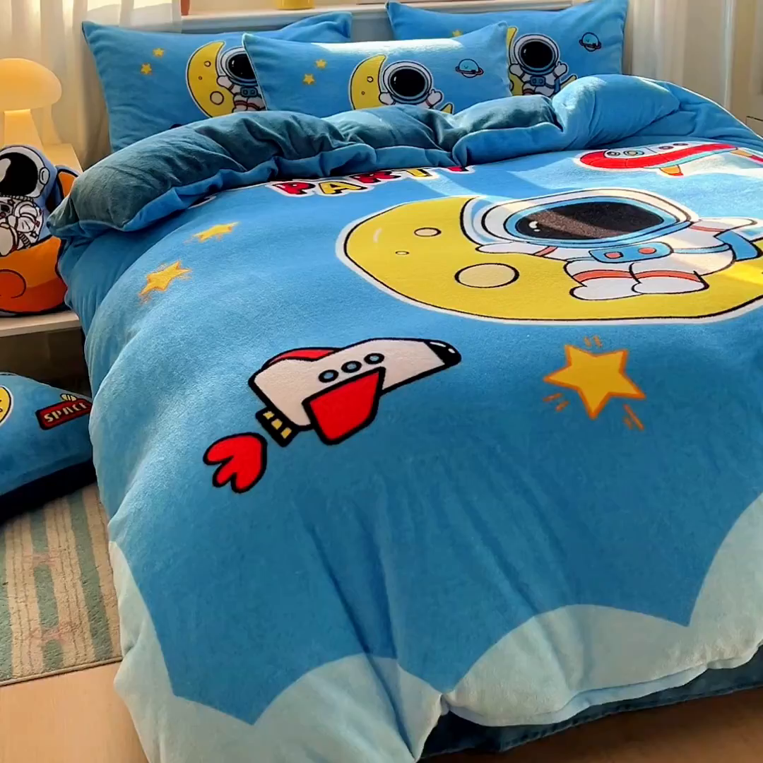 91家纺网 家纺一手货源 找家纺 浩诚 2025新款高克重原创设计宇航员太空人牛奶绒大版卡通四件套 宇宙摇篮