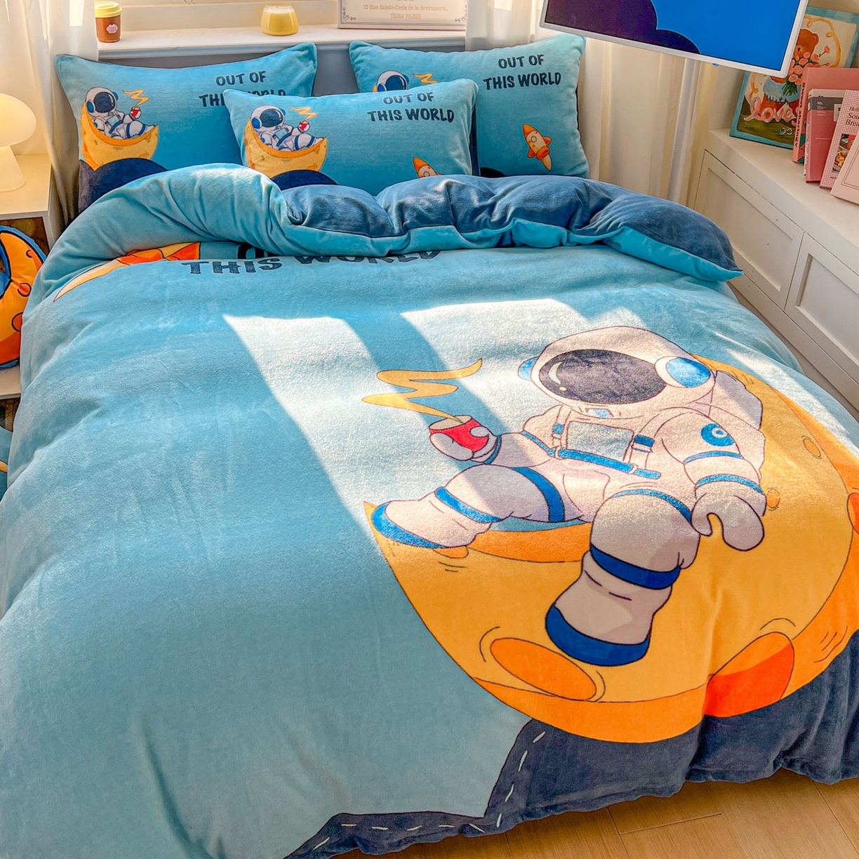 91家纺网 家纺一手货源 找家纺 浩诚 2025新款高克重原创设计宇航员太空人牛奶绒大版卡通四件套 圆梦星球