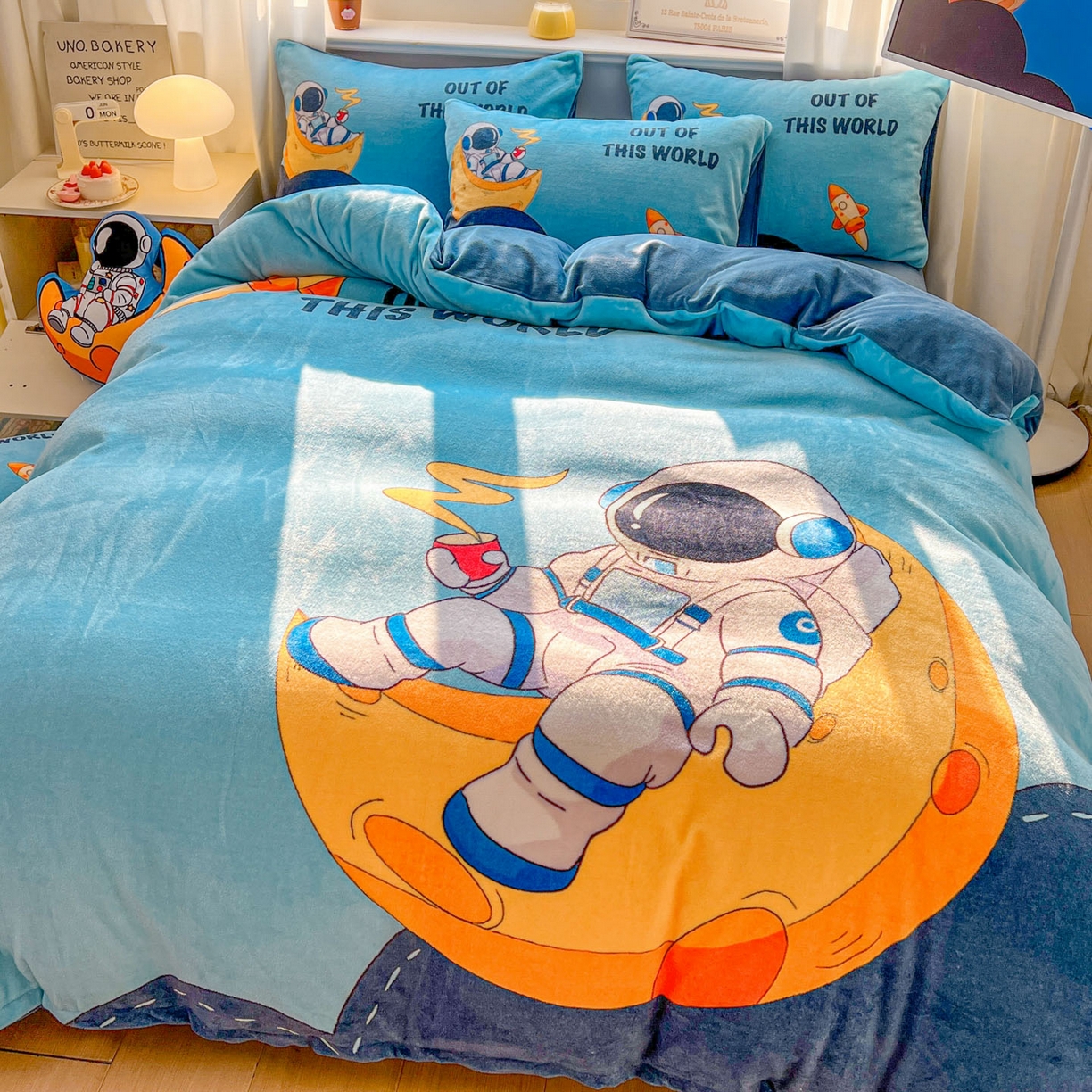 91家纺网 家纺一手货源 找家纺 浩诚 2025新款高克重原创设计宇航员太空人牛奶绒大版卡通四件套 圆梦星球