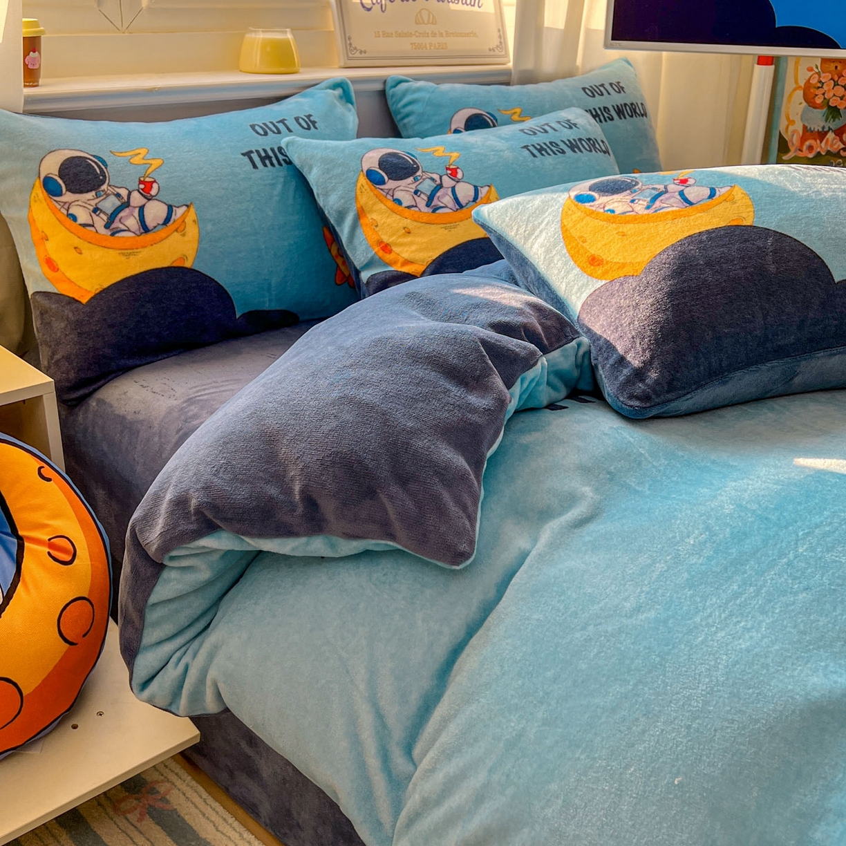 91家纺网 家纺一手货源 找家纺 浩诚 2025新款高克重原创设计宇航员太空人牛奶绒大版卡通四件套 圆梦星球