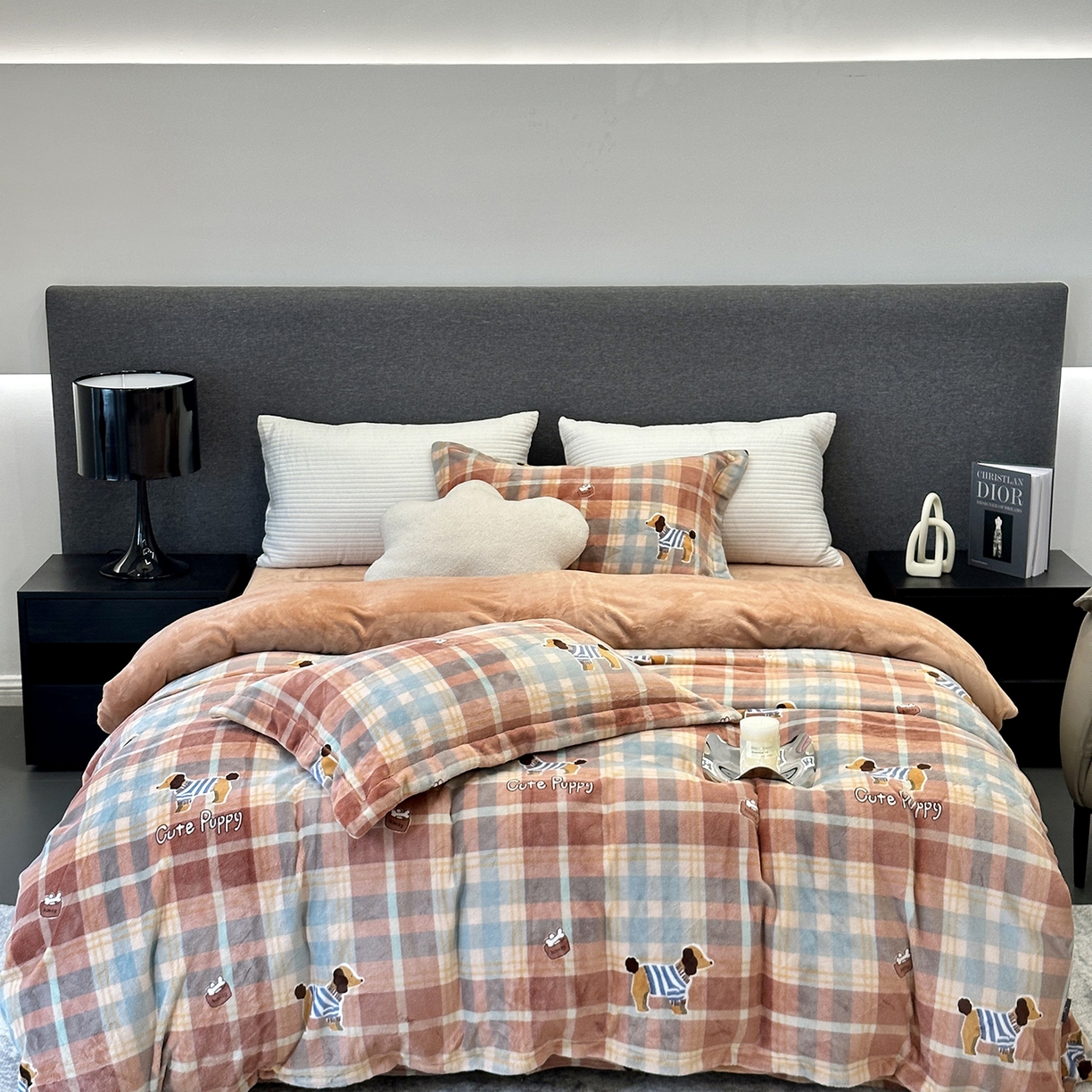 JUICY 橘滋家纺 2025新款浪漫丰盈牛奶臻棉绒印花系列四件套 腊肠狗狗