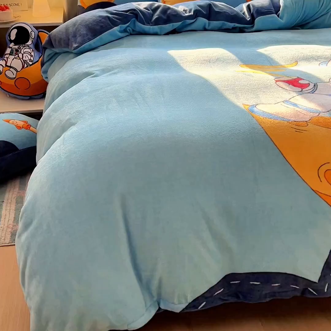 91家纺网 家纺一手货源 找家纺 浩诚 2025新款高克重原创设计宇航员太空人牛奶绒大版卡通四件套 圆梦星球