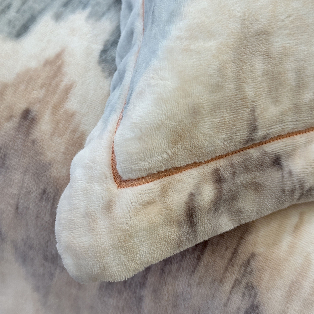 91家纺网 家纺一手货源 找家纺 JUICY 橘滋家纺 2025新款浪漫丰盈牛奶臻棉绒印花系列四件套 麦拉