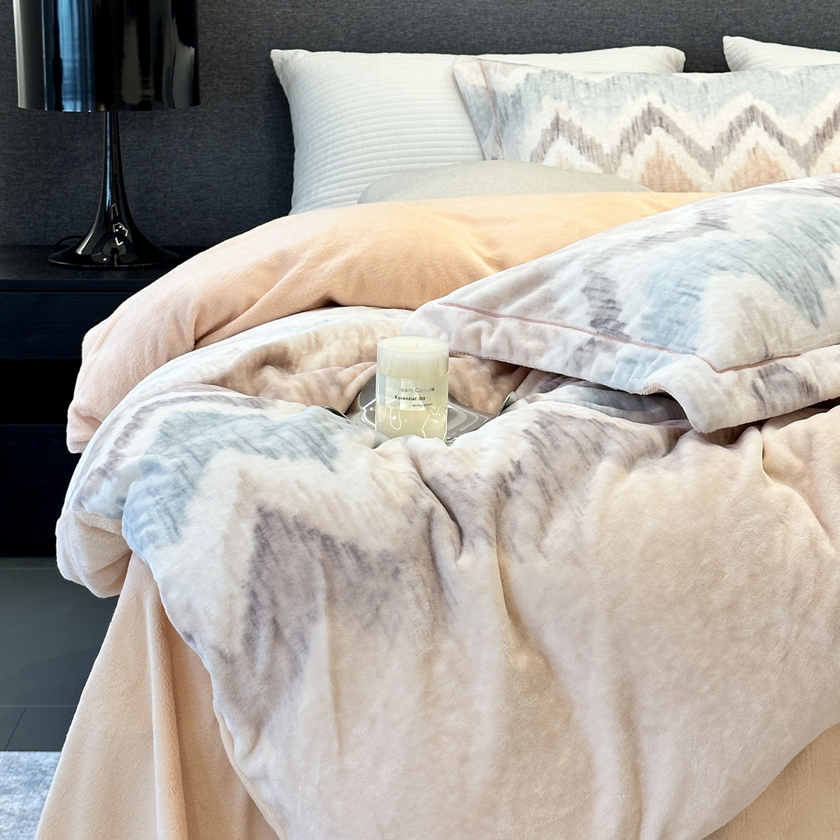 91家纺网 家纺一手货源 找家纺 JUICY 橘滋家纺 2025新款浪漫丰盈牛奶臻棉绒印花系列四件套 麦拉