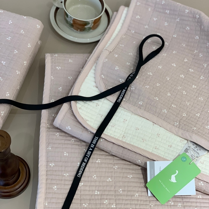 91家纺网 家纺一手货源 找家纺 汇庭 2025秋冬新款·全棉床盖三件套 樱桃粉