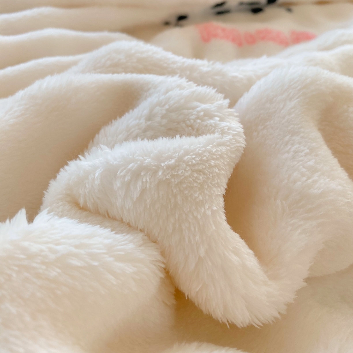 91家纺网 家纺一手货源 找家纺 （总）yyds网供 2025新款简约印花泡泡绒毯多功能加绒盖毯沙发空调房办公午休毯毛毯毯子