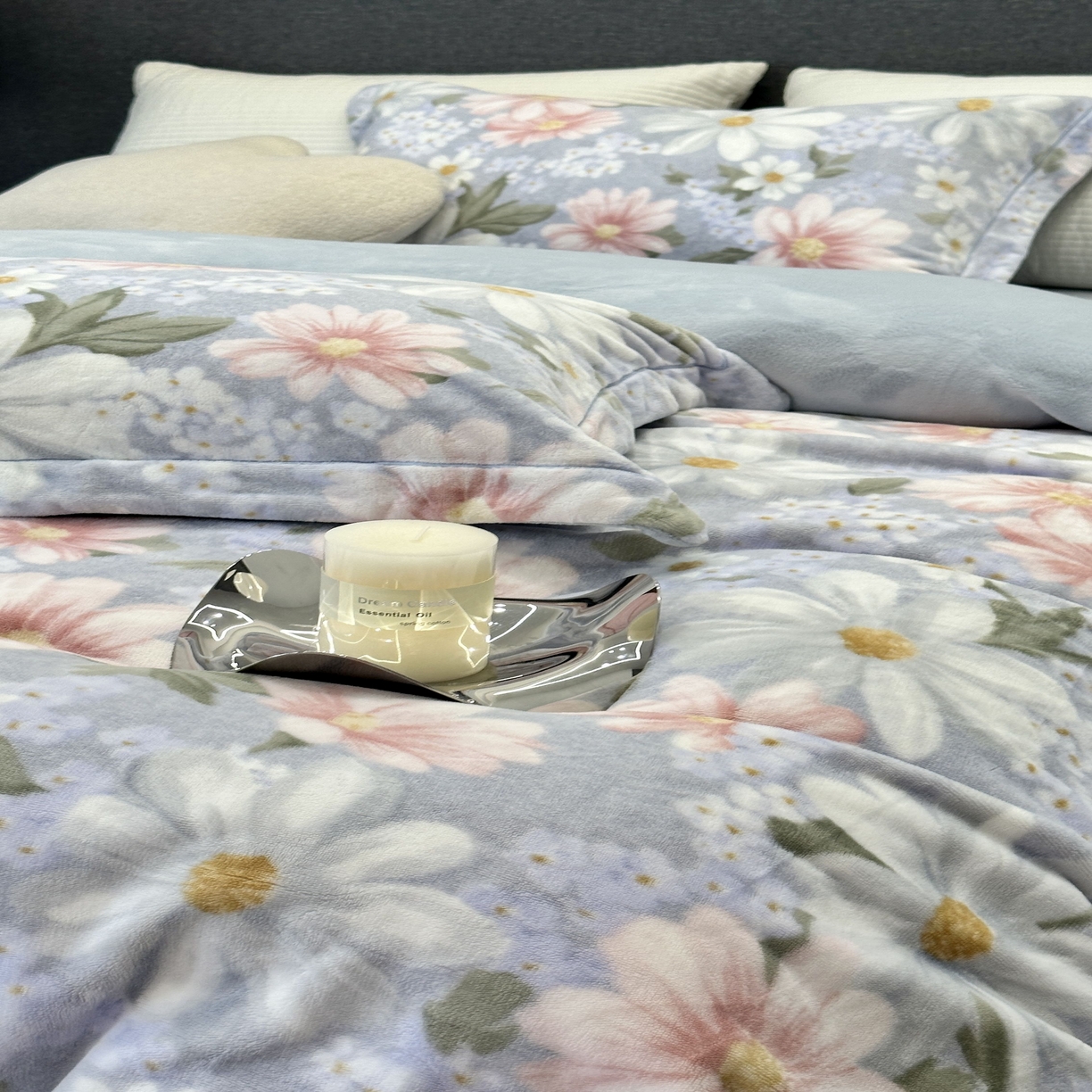 91家纺网 家纺一手货源 找家纺 JUICY 橘滋家纺 2025新款浪漫丰盈牛奶臻棉绒印花系列四件套 曼蕊