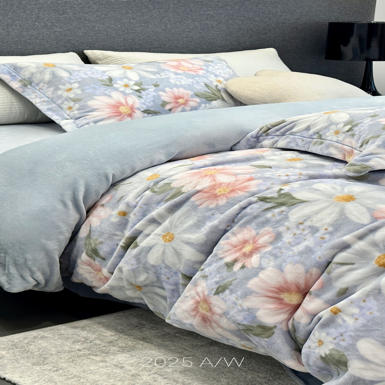 91家纺网 家纺一手货源 找家纺 JUICY 橘滋家纺 2025新款浪漫丰盈牛奶臻棉绒印花系列四件套 曼蕊