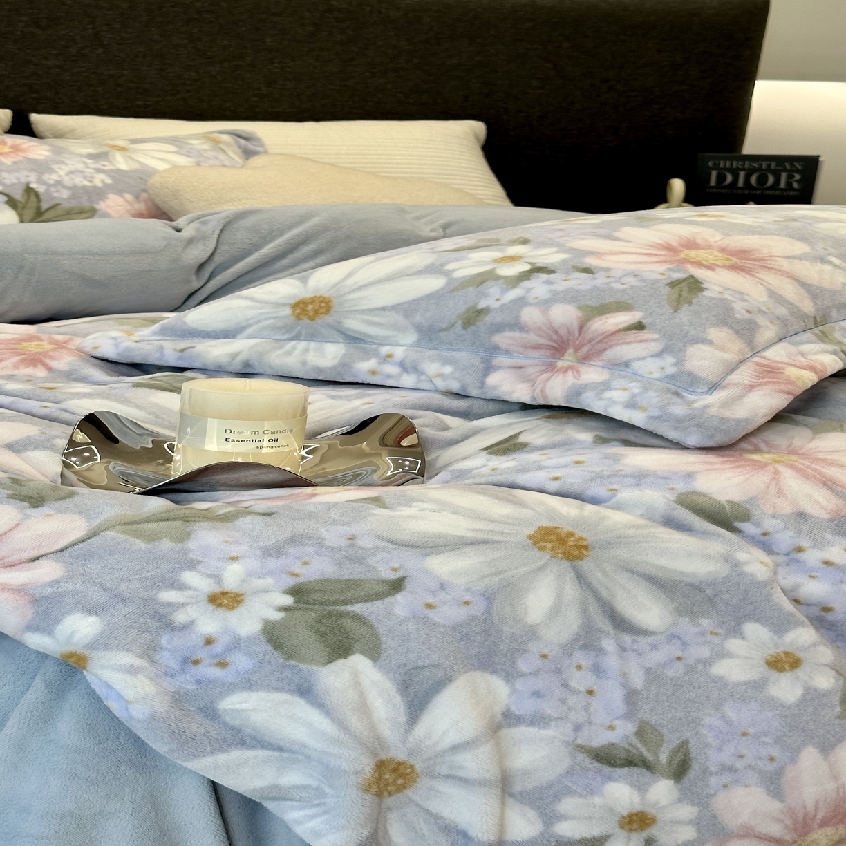 91家纺网 家纺一手货源 找家纺 JUICY 橘滋家纺 2025新款浪漫丰盈牛奶臻棉绒印花系列四件套 曼蕊