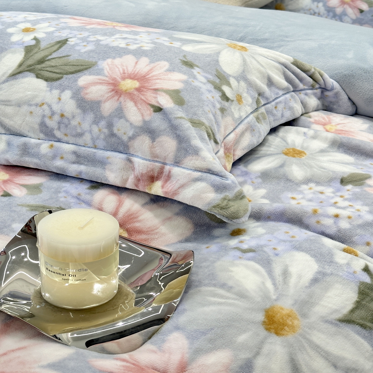 91家纺网 家纺一手货源 找家纺 JUICY 橘滋家纺 2025新款浪漫丰盈牛奶臻棉绒印花系列四件套 曼蕊