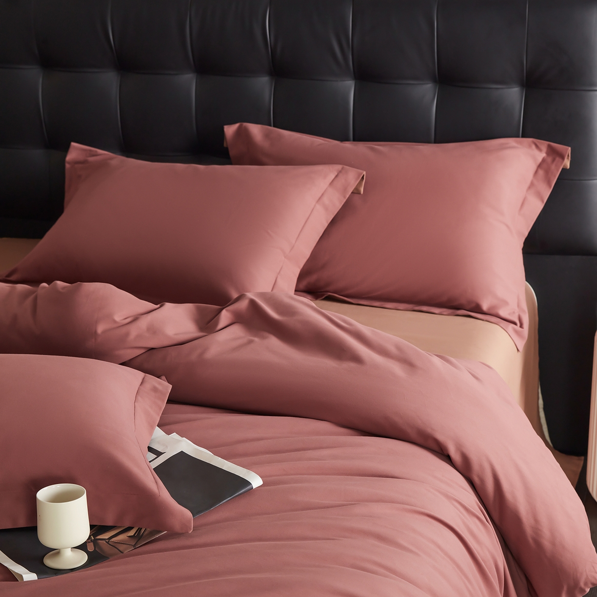 91家纺网 家纺一手货源 找家纺 秀色家纺 2025新款60支长绒棉双面加厚磨毛保暖纯棉四件套纯色被套全棉轻奢高级感 蔚蓝+珍珠灰