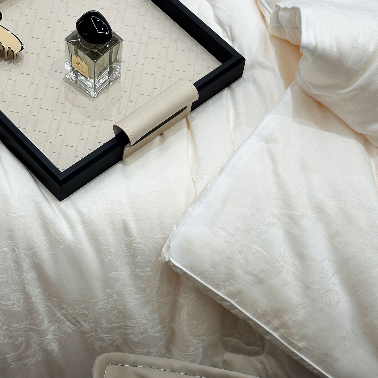 91家纺网 家纺一手货源 找家纺 （总）JUICY 橘滋家纺 2025新款精奢提花抗菌大豆蛋白被子被芯