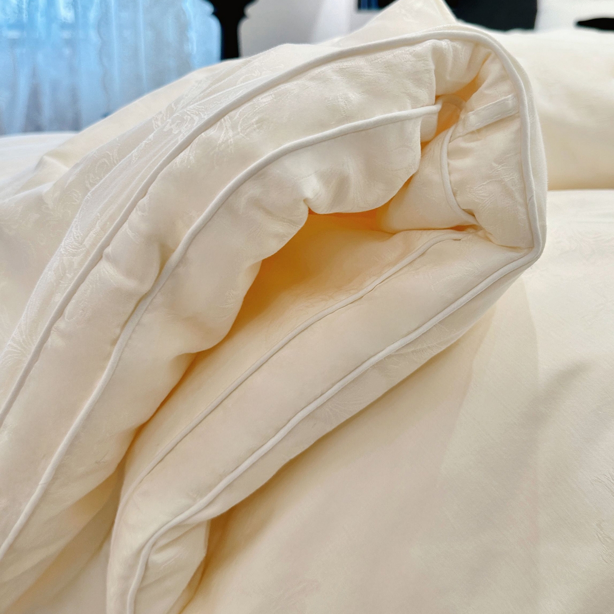 91家纺网 家纺一手货源 找家纺 JUICY 橘滋家纺 2025新款精奢提花抗菌大豆蛋白被子被芯 精奢提花抗菌大豆蛋白被-白色