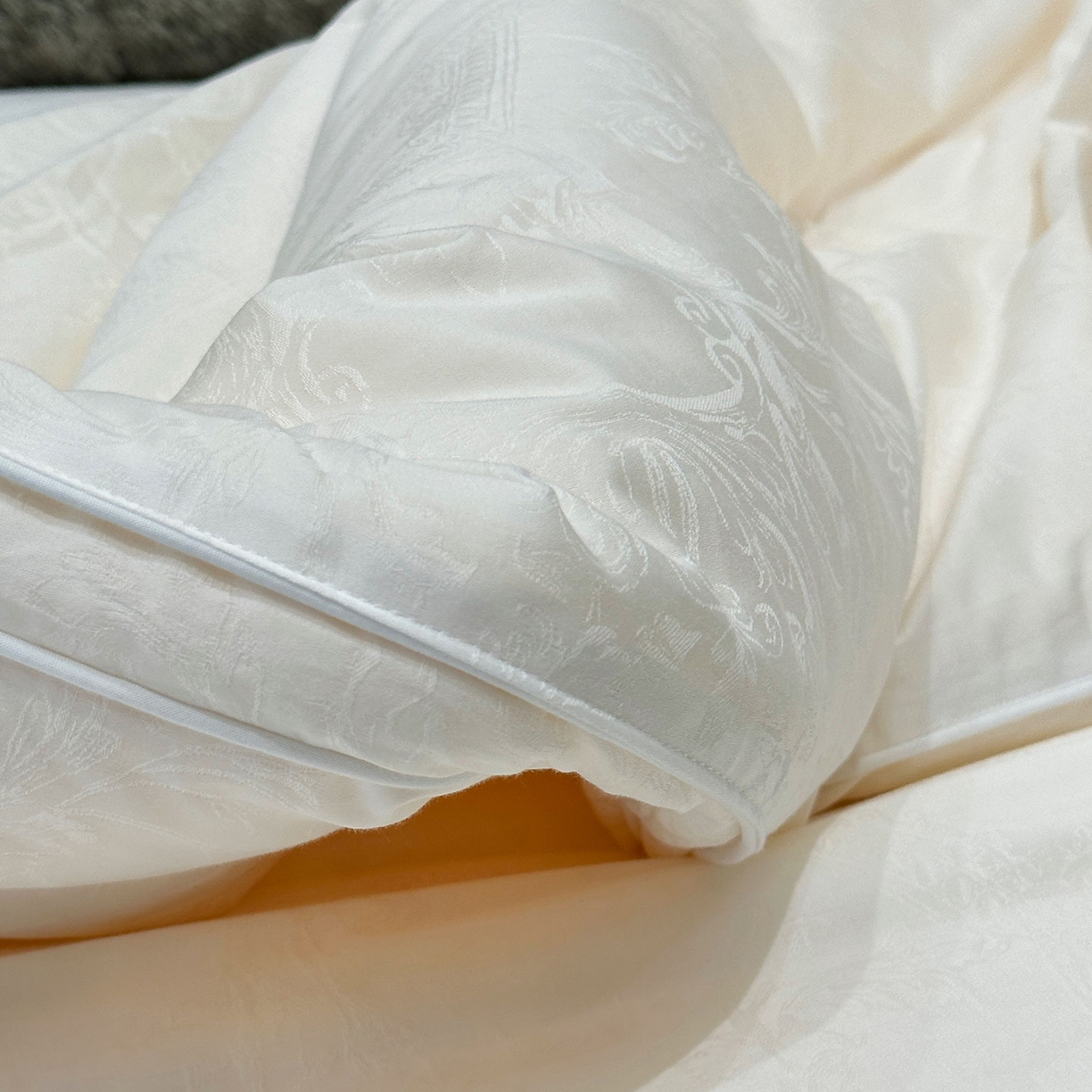 91家纺网 家纺一手货源 找家纺 JUICY 橘滋家纺 2025新款精奢提花抗菌大豆蛋白被子被芯 精奢提花抗菌大豆蛋白被-白色