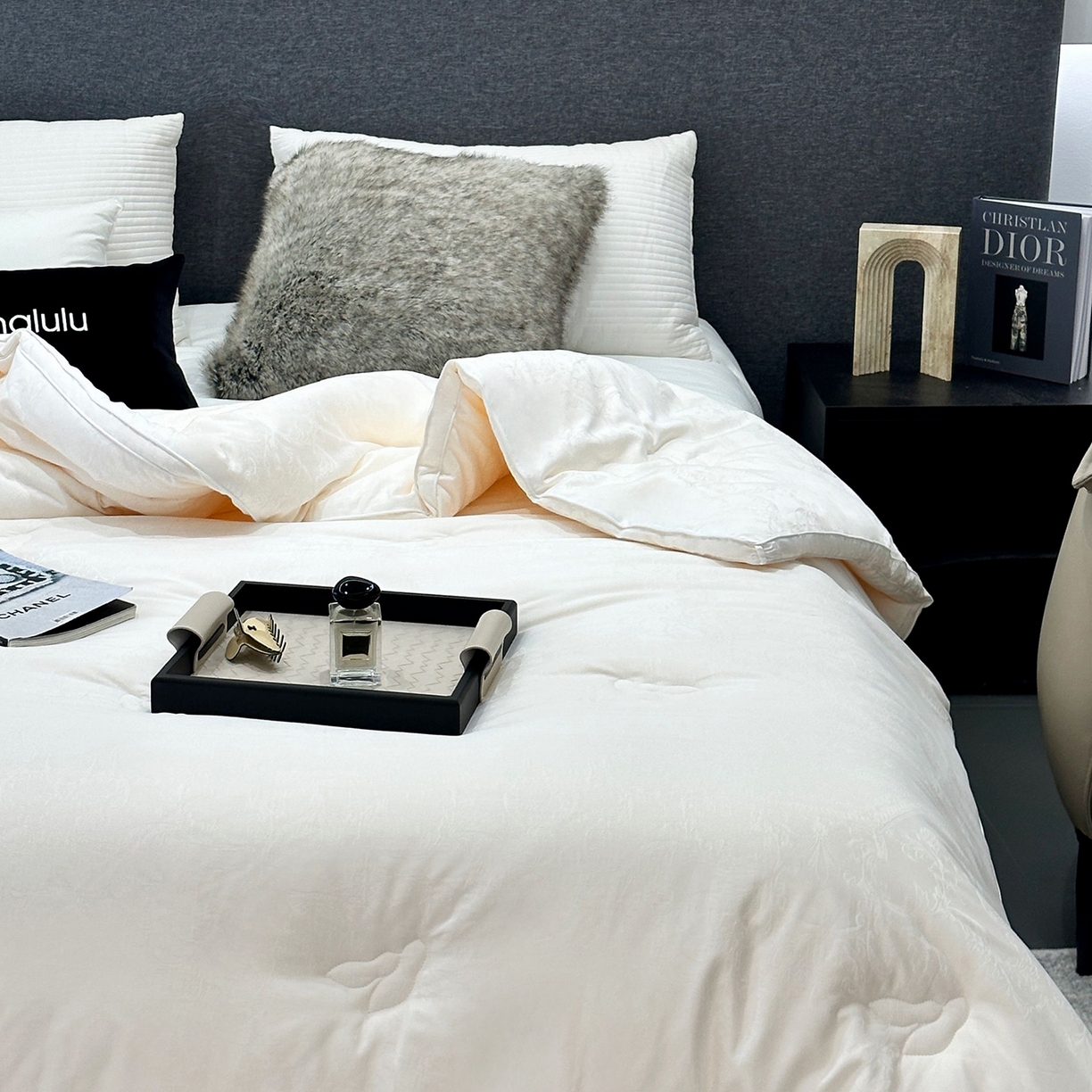 91家纺网 家纺一手货源 找家纺 JUICY 橘滋家纺 2025新款精奢提花抗菌大豆蛋白被子被芯 精奢提花抗菌大豆蛋白被-白色